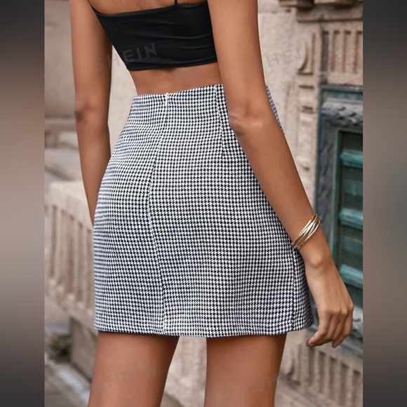 B&W Checkered Mini Skirt - Picture 5 of 8